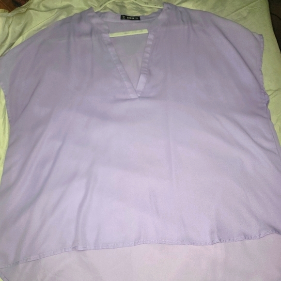 SHEIN Plus Size Notched Neck Dip Hem Top - Picture 1 of 5